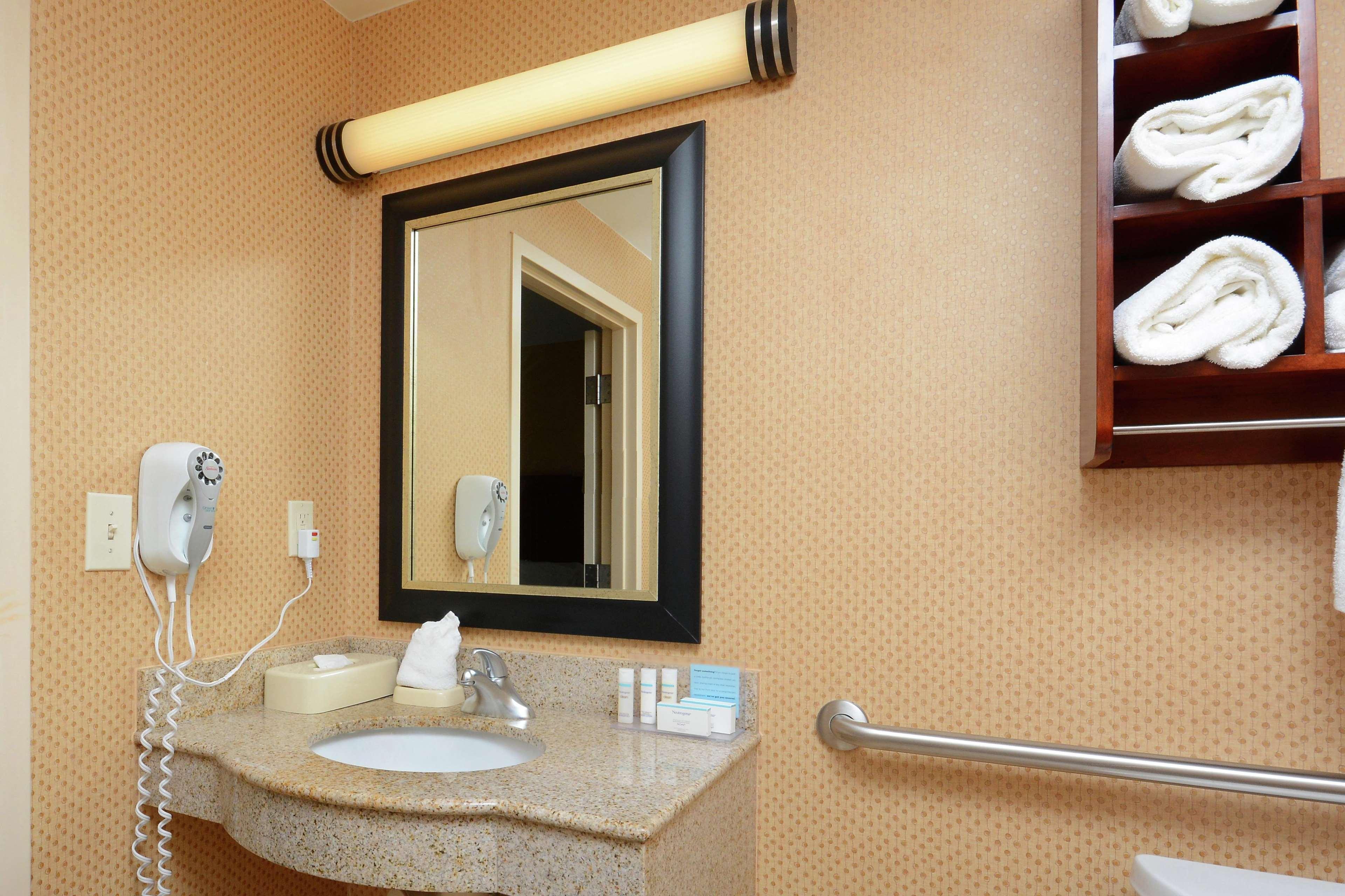 Hampton Inn & Suites Huntersville Exterior foto